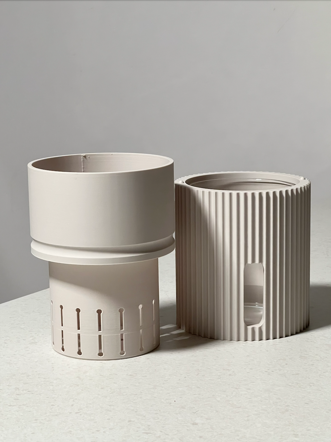 Maxia self-watering plant pot in Soft Linen shown with removable dishwasher-safe glass liner, illustrating the self-watering reservoir system