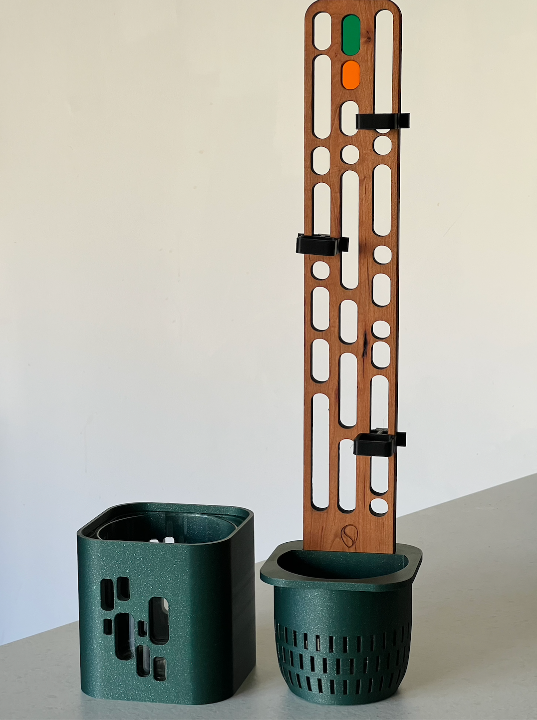 Cova Self-Watering Plant Pot with Cedar Trellis - 19 Colours