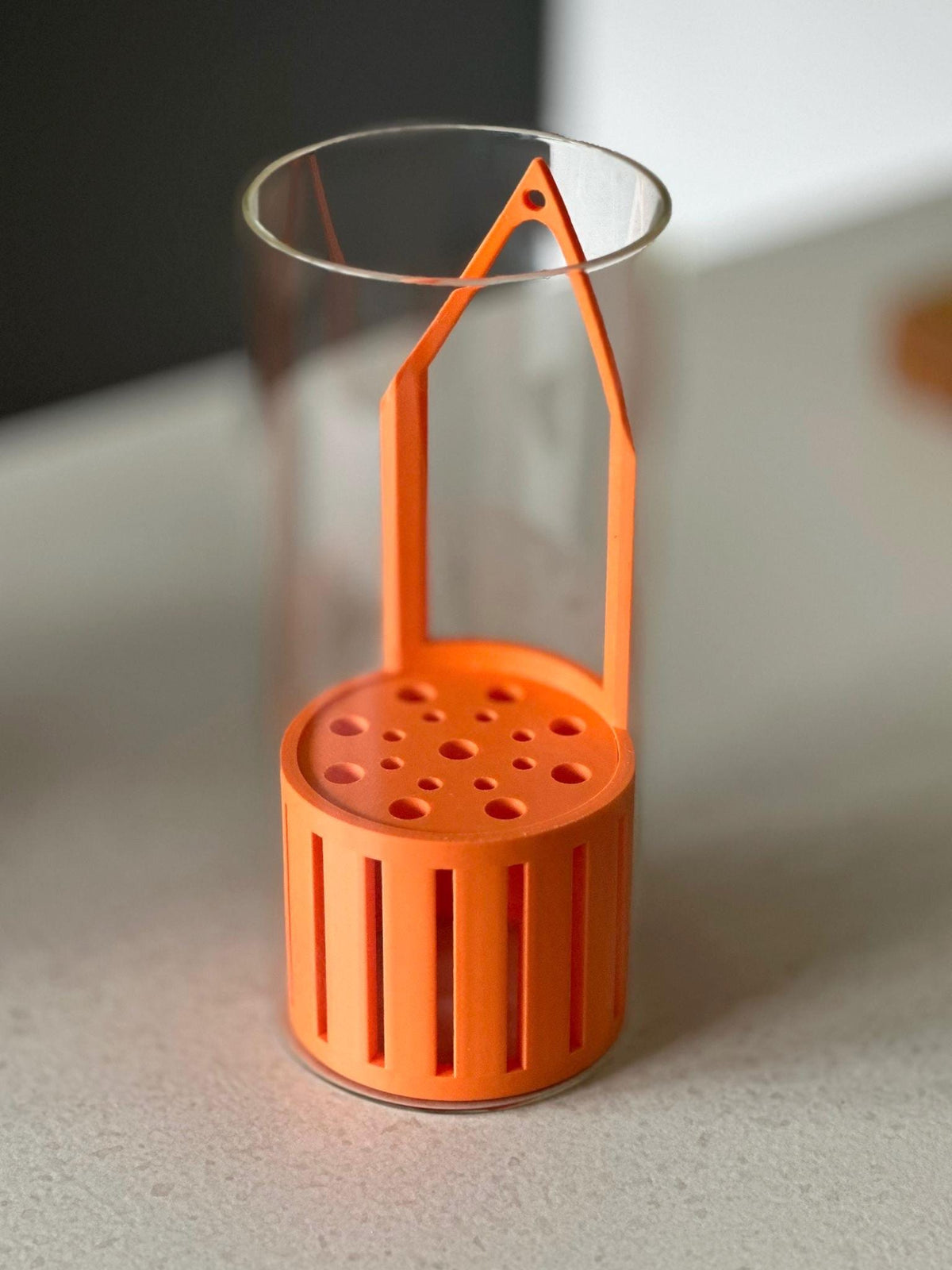 Simpla visible root self-watering planter shown empty, illustrating the glass vase reservoir system for LECA and semi-hydroponic growing